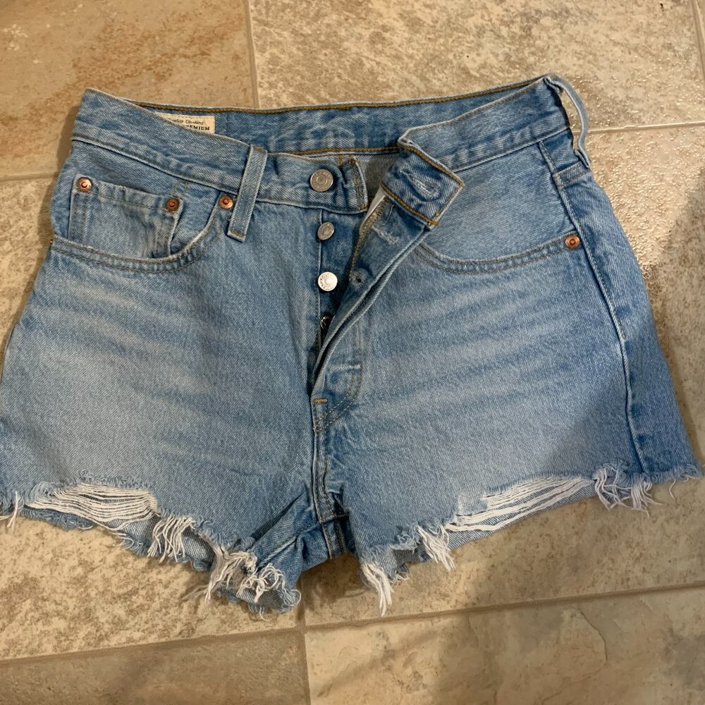 levi's jean shorts size 26